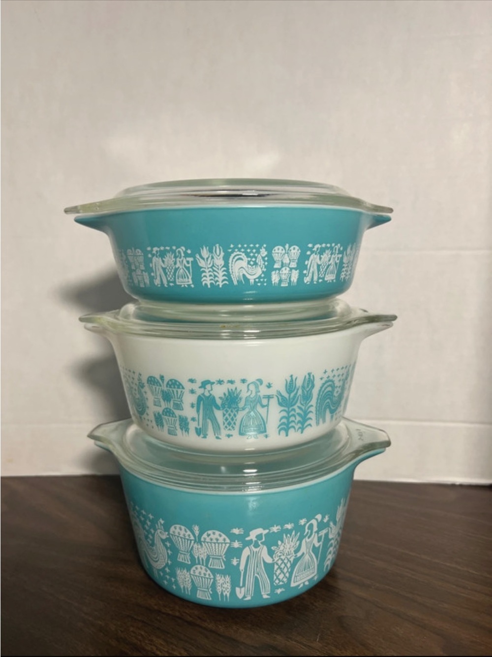 Pyrex -Vintage Amish Butterprint casserole dishes with lids